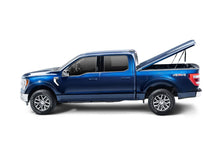 Load image into Gallery viewer, UnderCover 17-20 Ford F-250/F-350 6.8ft Elite LX Bed Cover - Silver Spruce Metallic
