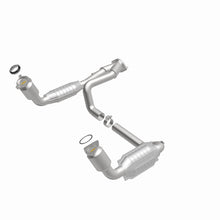 Load image into Gallery viewer, MagnaFlow Conv DF 99-00 Chevy Pickups 4.3L